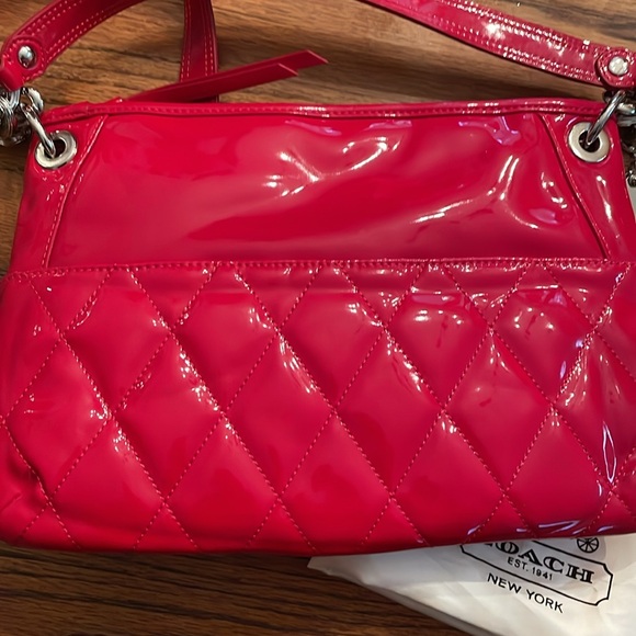 Coach Poppy Liquid Gloss Cherry Red Quilted Patent Bag Crossbody. Beautiful. - Picture 4 of 6